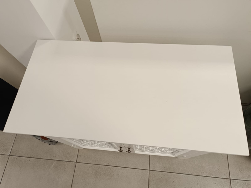 Biała komoda drewniana Avola AV2251-38 _01