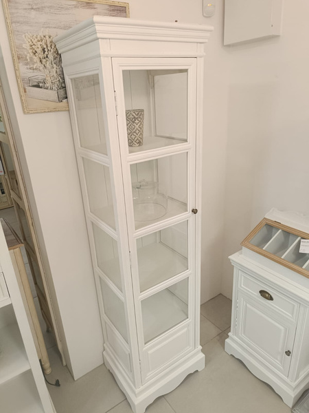 Latina 04 Witryna 1D biała_01