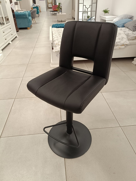 Sylvia Hoker Czarny_01