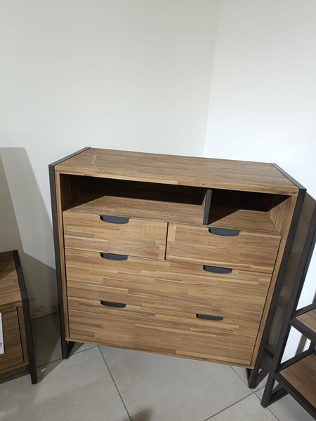 Flow B03 Komoda_01LH