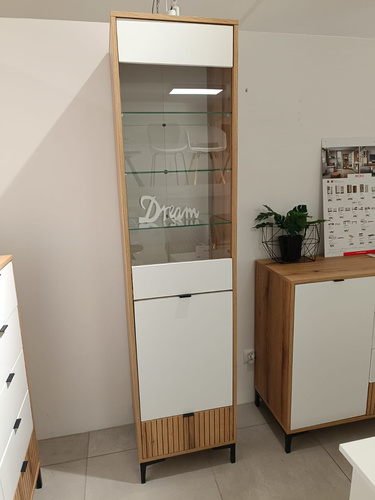 Ricko RIKV01 - Witryna 2D1S Biała/Dąb Coast Evoke-01