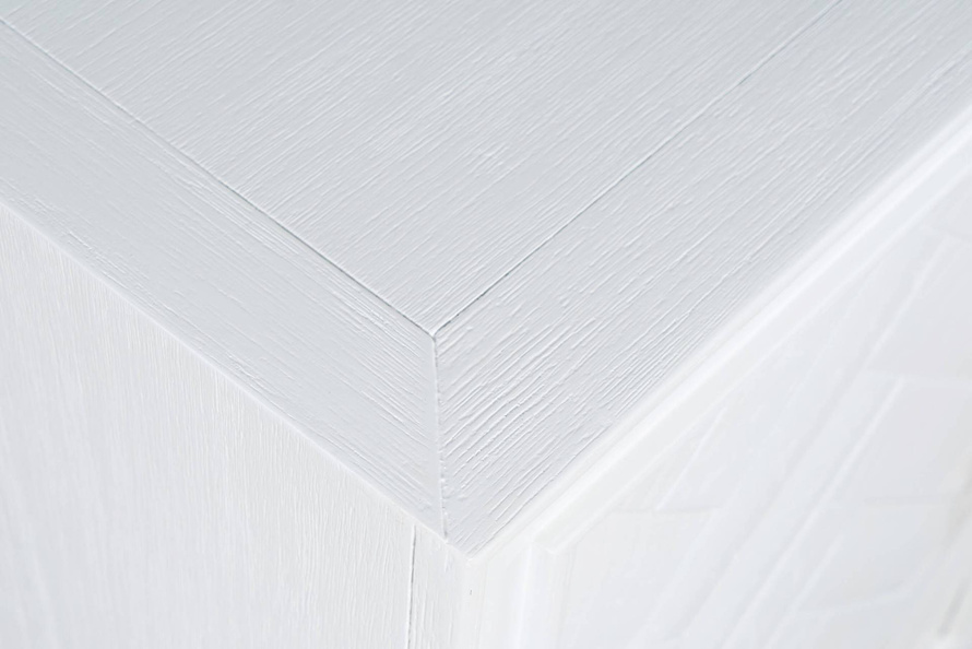 Biała komoda drewniana Avola AV2056-79