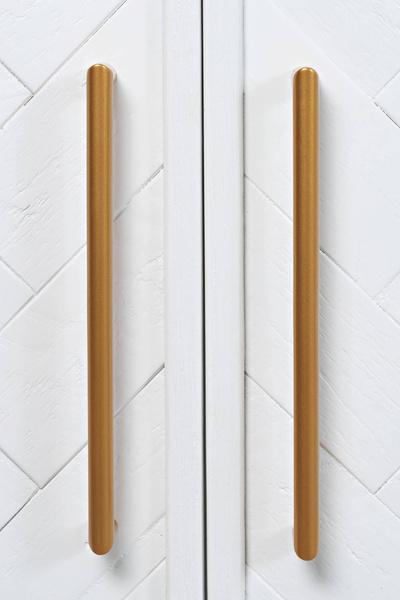 Biała komoda drewniana Avola AV2056-79