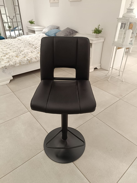 Sylvia Hoker Czarny_01